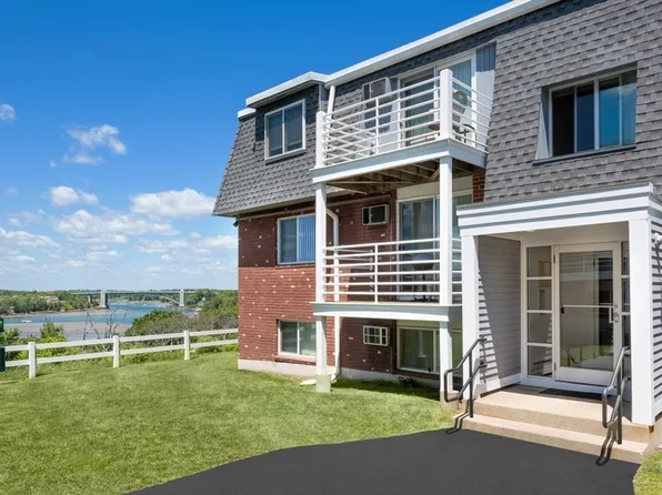 145 Essex Ave APT 409, Gloucester, MA 01930