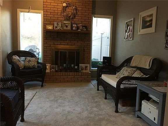 3rd image of 1049 Cranston Dr