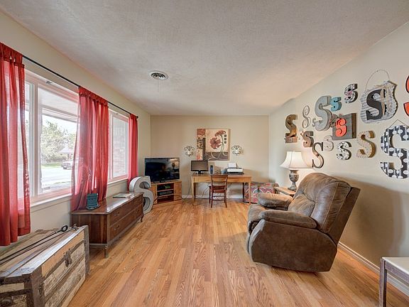 2nd image of 4218 E Everglade Ave