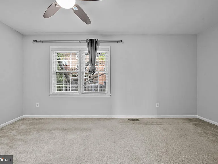2035 S Glebe Rd — Photo 25
