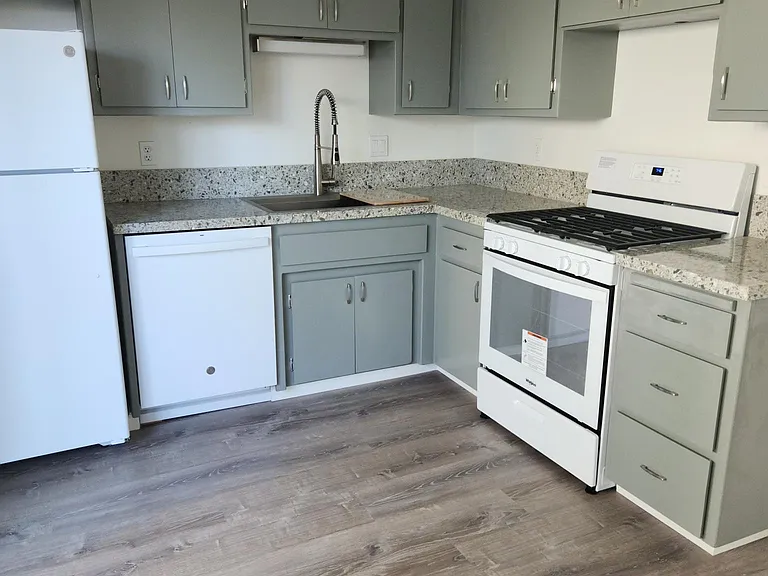 129 W Jones St #A — Photo 2