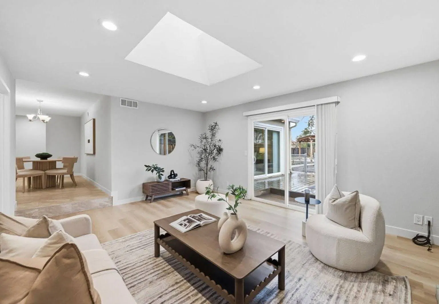 4 bed, 1843 sqft, $5,500 — Photo 2