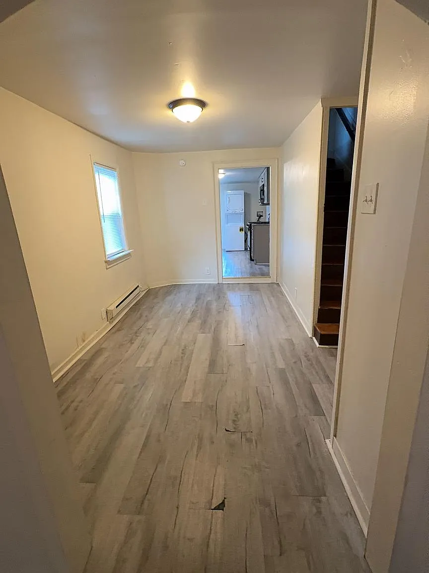 2 bed, 1.5 bath, 996 sqft, $1,295 — Photo 4