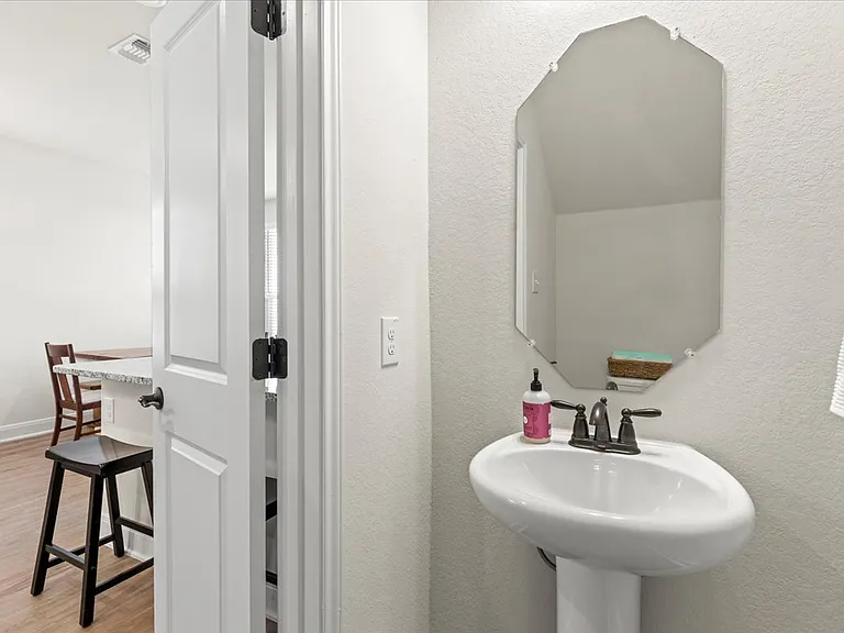 13710 Enzo Gate #102 — Photo 10
