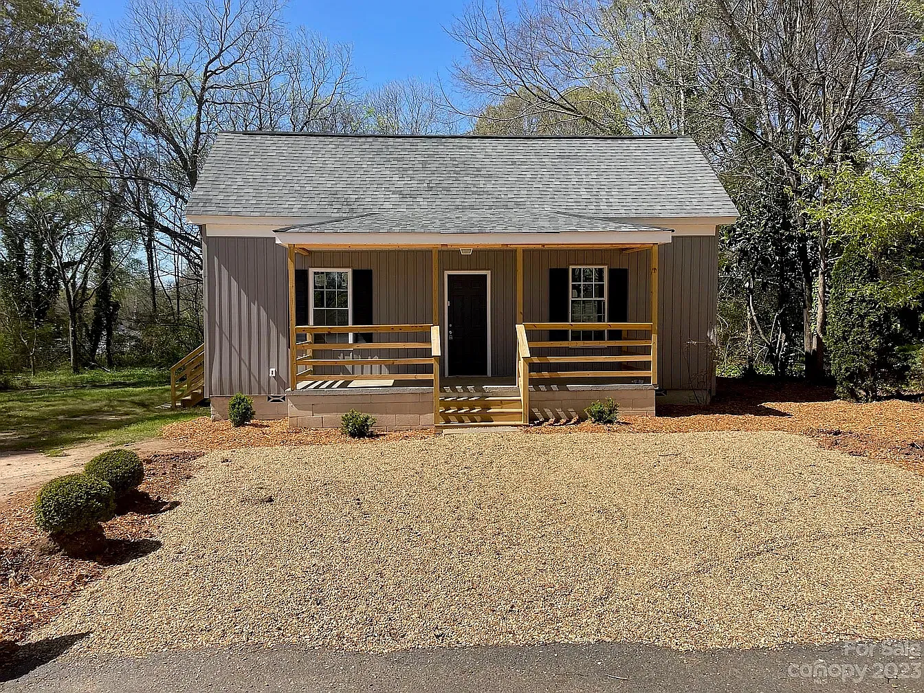 3 bed, 1078 sqft, $1,900 — Photo 2