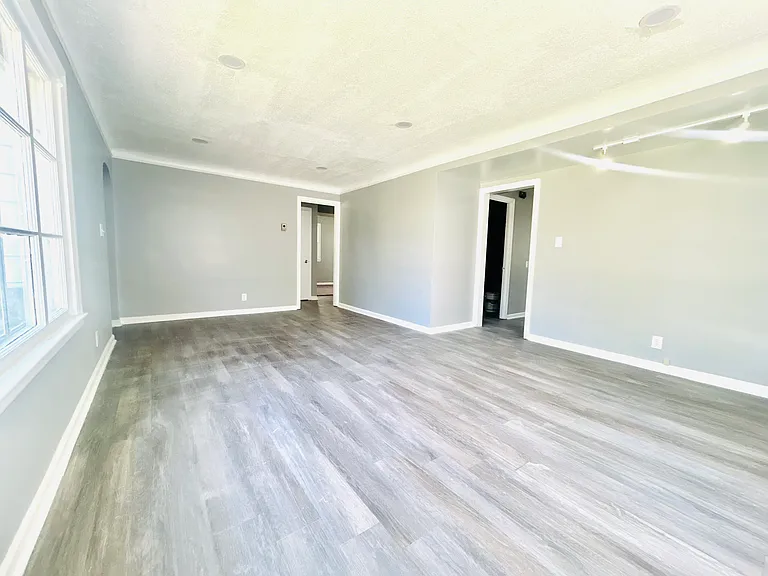 4198 Eastway Rd — Photo 12