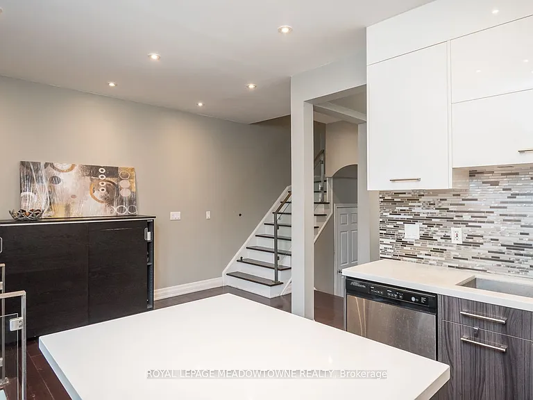 3486 Eglinton Ave W — Photo 14