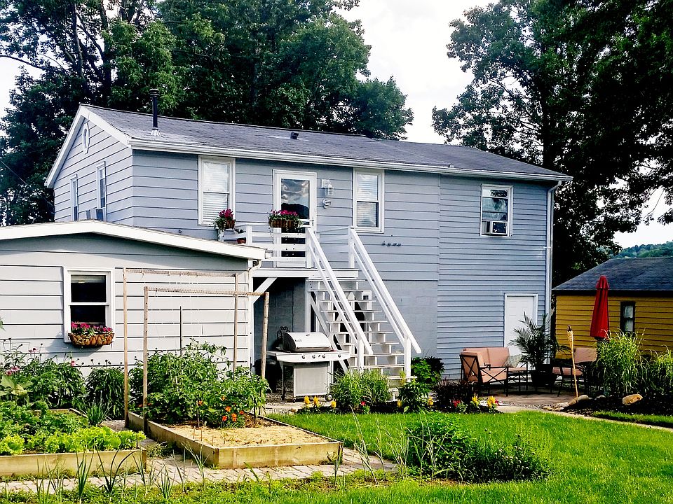 2nd image of 198 Oak St