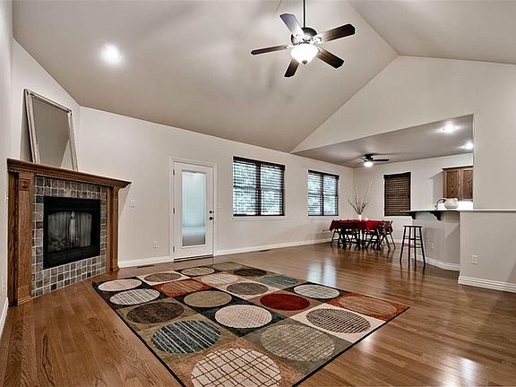 3rd image of 34 Mansfield Dr