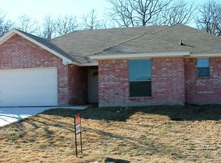 733 Oak Park Dr, Azle, TX 76020