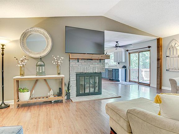 3rd image of 2749 Creekwood Manor Ln