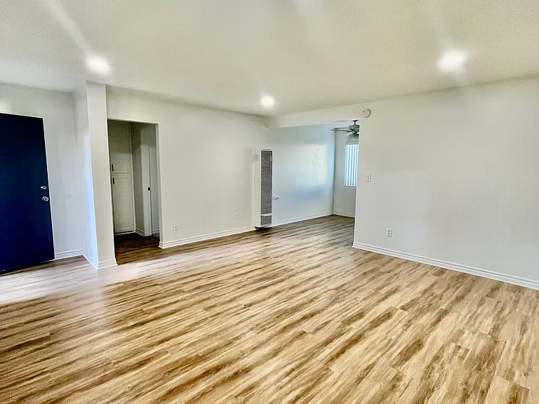 1 bedroom/1 bath - living room