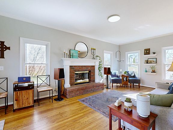 3rd image of 1417 Southampton Ct