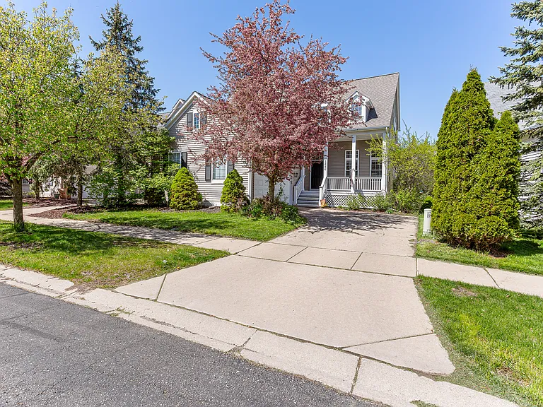1484 Chapleau Dr — Photo 45