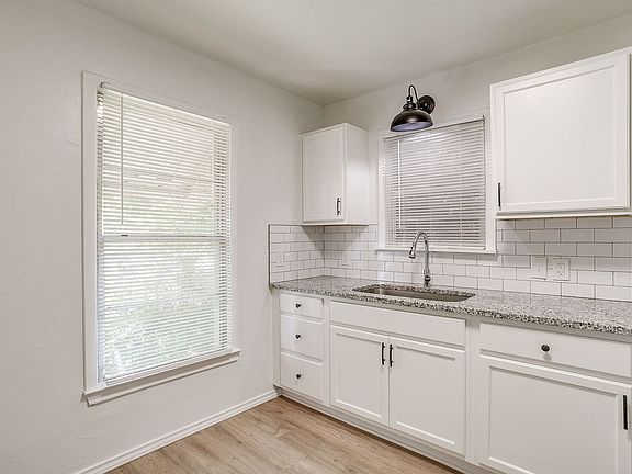 4th image of 112 N Dobson St