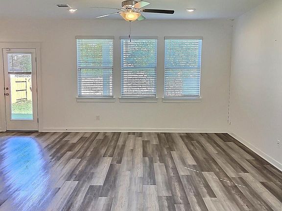 4th image of 1100 Terrace View Dr