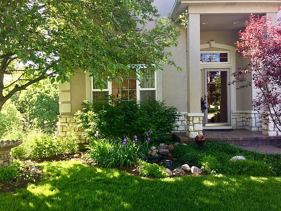 3rd image of 832 Longwood Dr