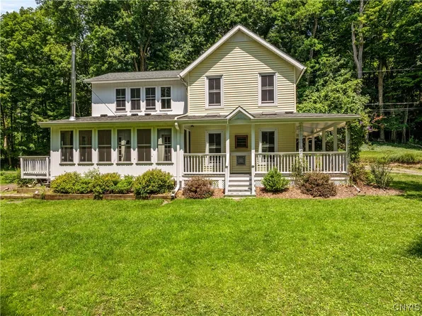 136 Hillside Dr, Manlius, NY 13104