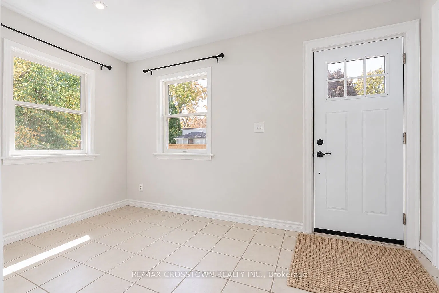3 bed, $2,300 — Photo 2