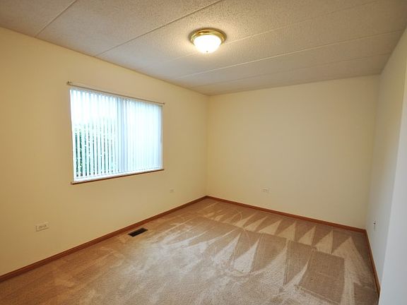 3rd image of 7025 Heritage Cir #1-1A