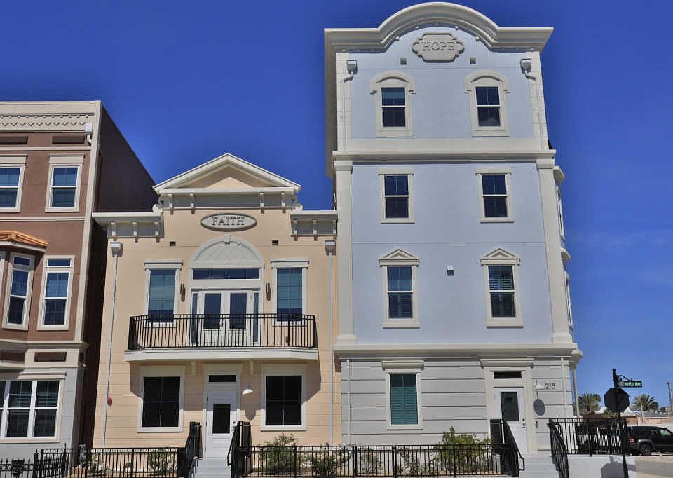 1st image of 215 S Palmetto Ave