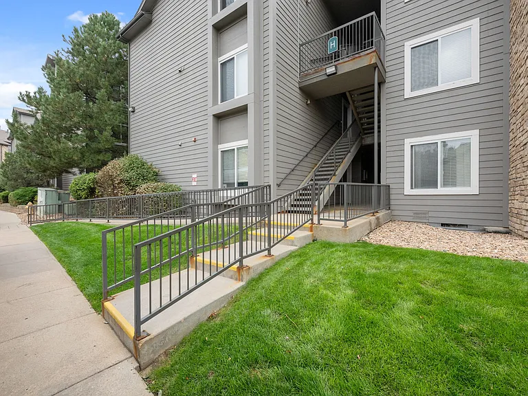 2575 S Syracuse Way #H201 — Photo 19