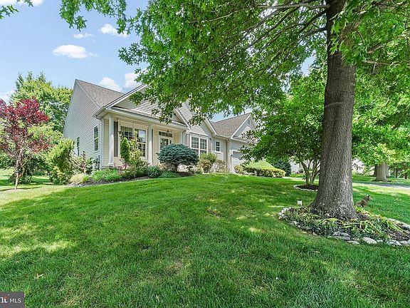 4th image of 647 Martin Dr