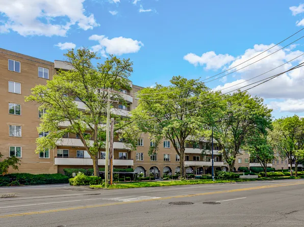6400 N Cicero Ave APT 213, Lincolnwood, IL 60712