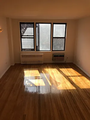 Rented by Kew Forest Realty Inc | media 3