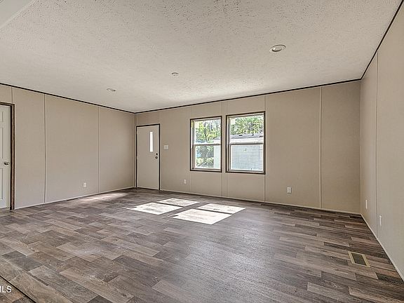 4th image of 165 Brookfield Ln