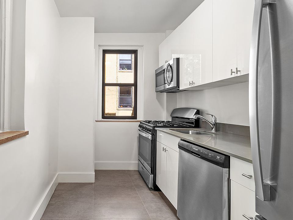 2nd image of 330 E 52nd St APT 42