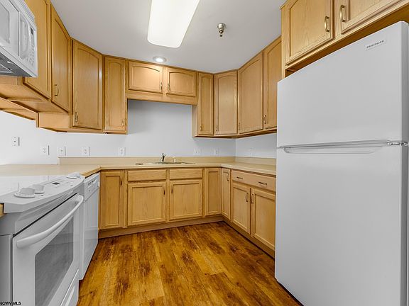 4th image of 999 W Run Rd #304