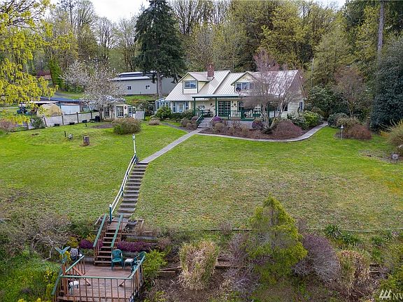 4th image of 301 SE Blue Heron Ln