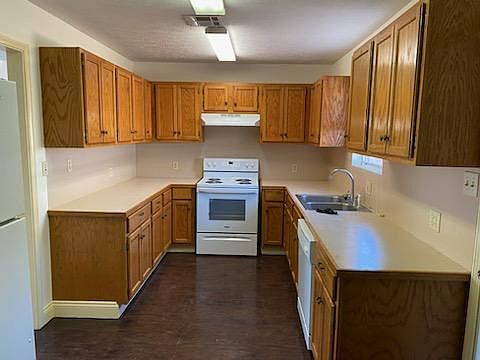 4th image of 3716 Newcastle Dr