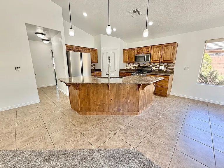 1009 W 4100 S — Photo 12