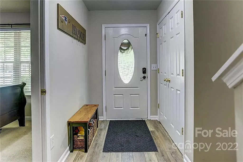 9712 Bailey Rd — Photo 4