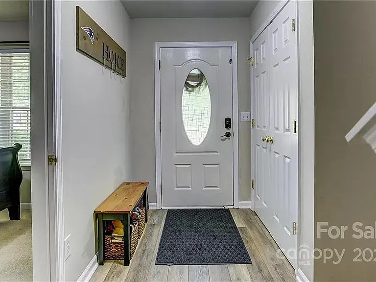 9712 Bailey Rd — Photo 4