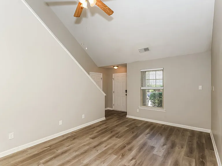 214 Ben Ln — Photo 6