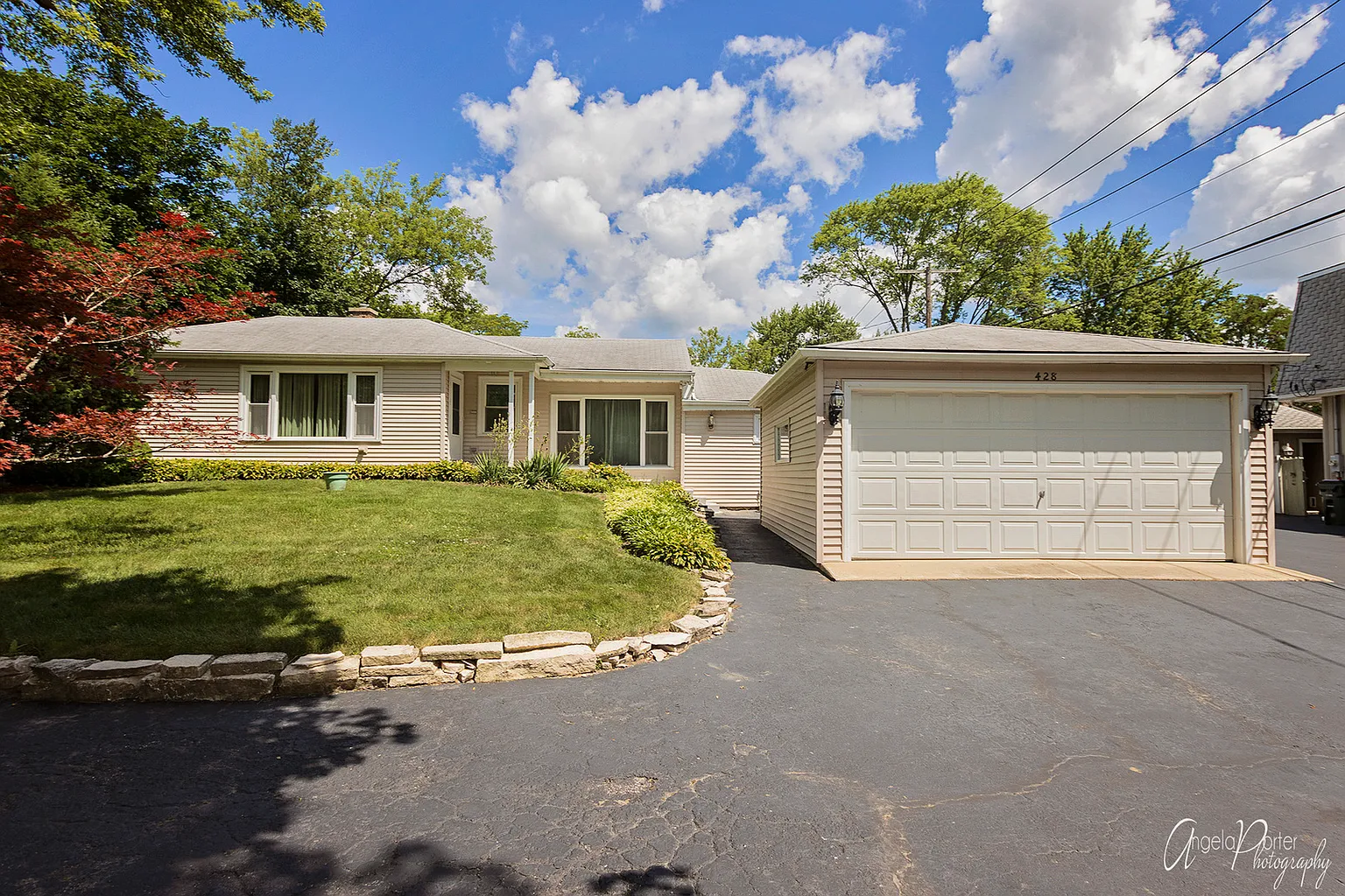 428 W Helen Rd photo 1
