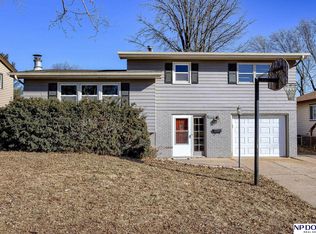 8820 Pine Dr, La Vista, NE 68128