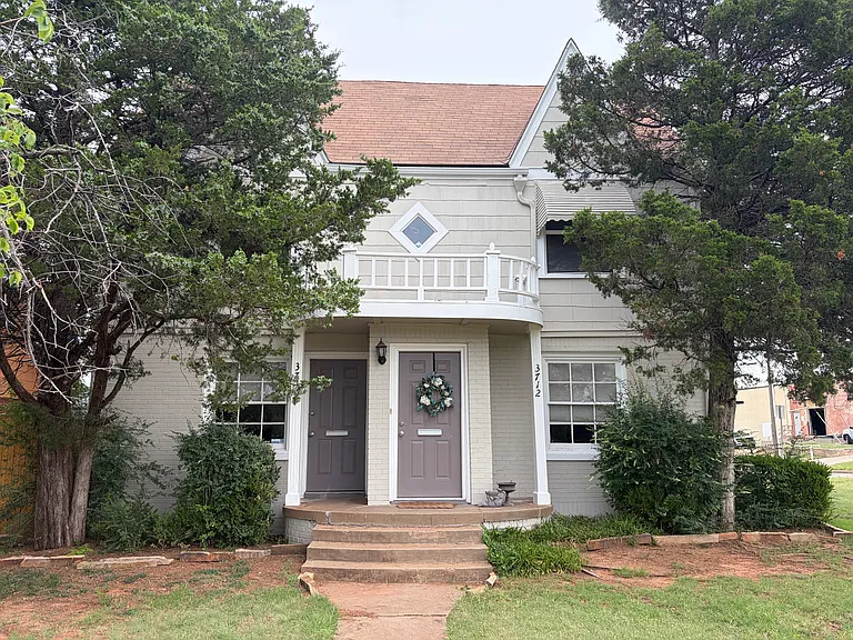 3714 N Shartel Ave — Photo 1