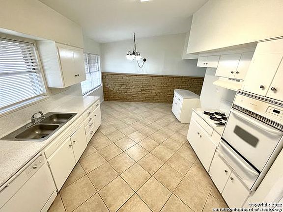 5th image of 711 Oblate Dr