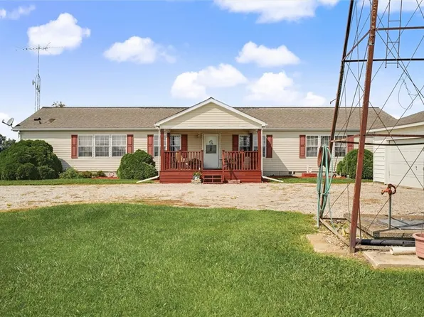 2225 E 1700th Rd, Brocton, IL 61917