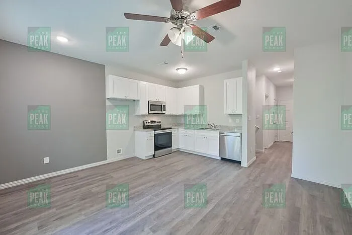 2034 Brookes St — Photo 3