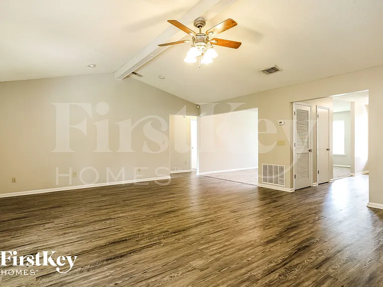 10904 Grand Trunk Ln — Photo 3
