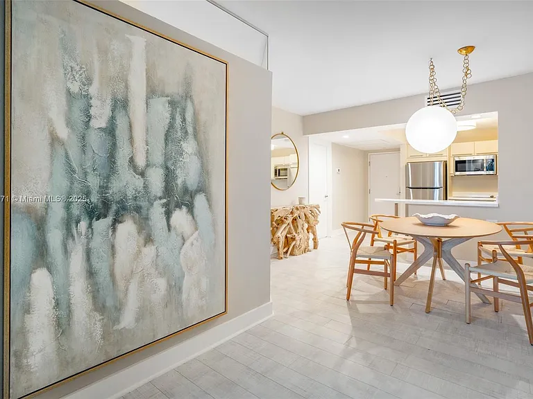 2301 Collins Ave #836 — Photo 5