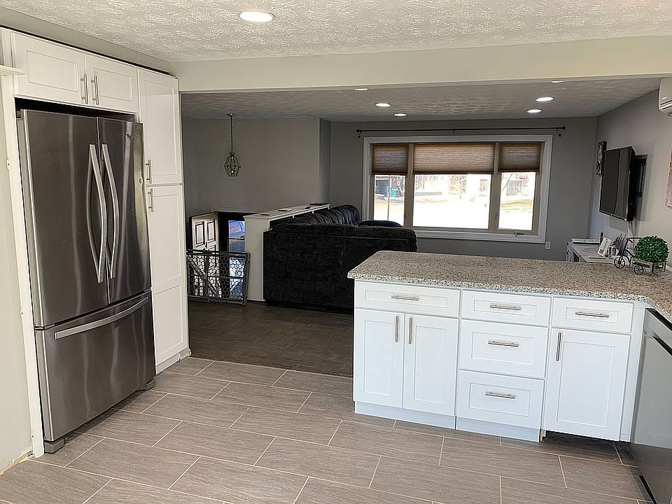 2nd image of 4 Heather Cir