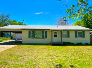 729 Tuttle St, Manhattan, KS 66502