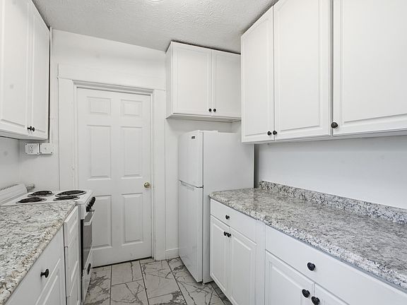 5th image of 640 SW Bryant Ave #6