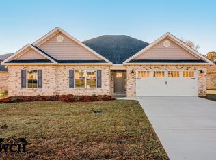 501 Hunts Landing Dr, Kathleen, GA 31047